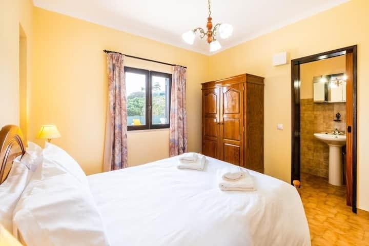Camila - Ideal Location Ten-min Walk To Marina Vakantiehuis