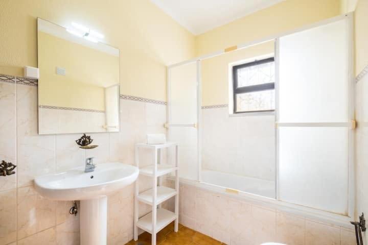 Vakantiehuis Camila - Ideal Location Ten-min Walk To Marina Albufeira