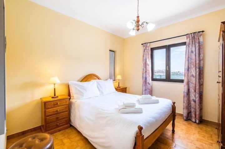 Camila - Ideal Location Ten-min Walk To Marina Vakantiehuis *